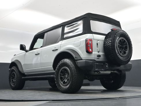 Used 2023 Ford Bronco Outer Banks w/ Sasquatch Package image 12