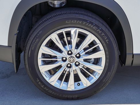 Certified 2025 Toyota Grand Highlander AWD image 11