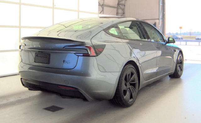 Used 2024 Tesla Model 3 Performance AWD/4WD image 3