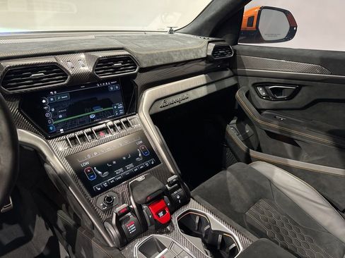 Used 2023 Lamborghini Urus Performante image 32