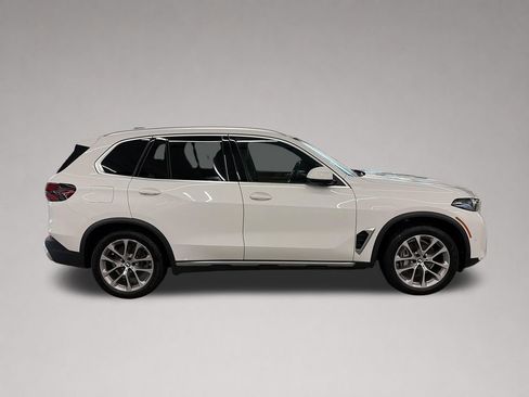 Used 2024 BMW X5 xDrive40i w/ Premium Package AWD/4WD image 3