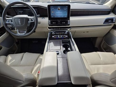 Used 2021 Lincoln Navigator Reserve w/ Luxury Package RWD image 16