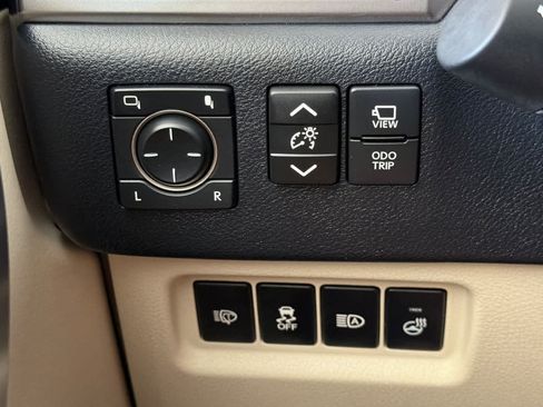 Certified 2023 Lexus GX 460 Luxury w/ Off Road Package AWD/4WD image 31
