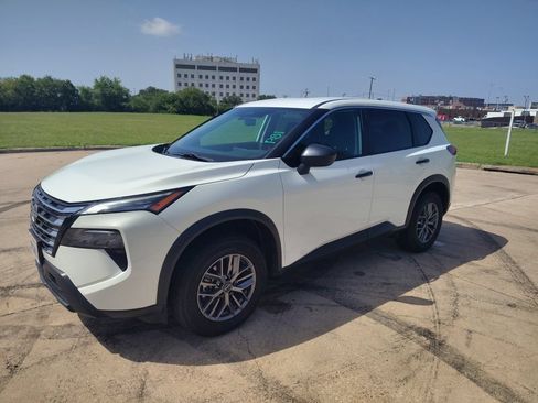 Used 2024 Nissan Rogue S FWD image 1