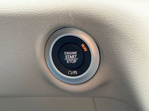 Used 2023 Chrysler Voyager LX image 11