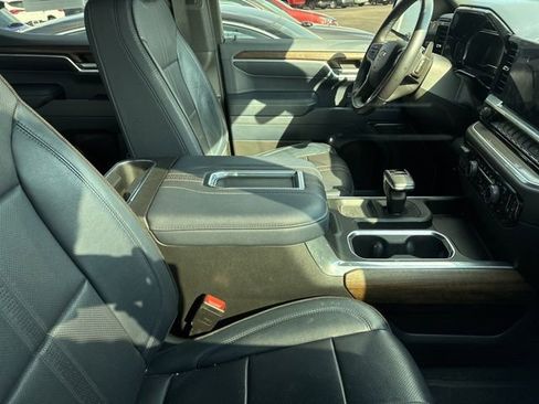 Used 2022 Chevrolet Silverado 1500 High Country w/ Technology Package image 8