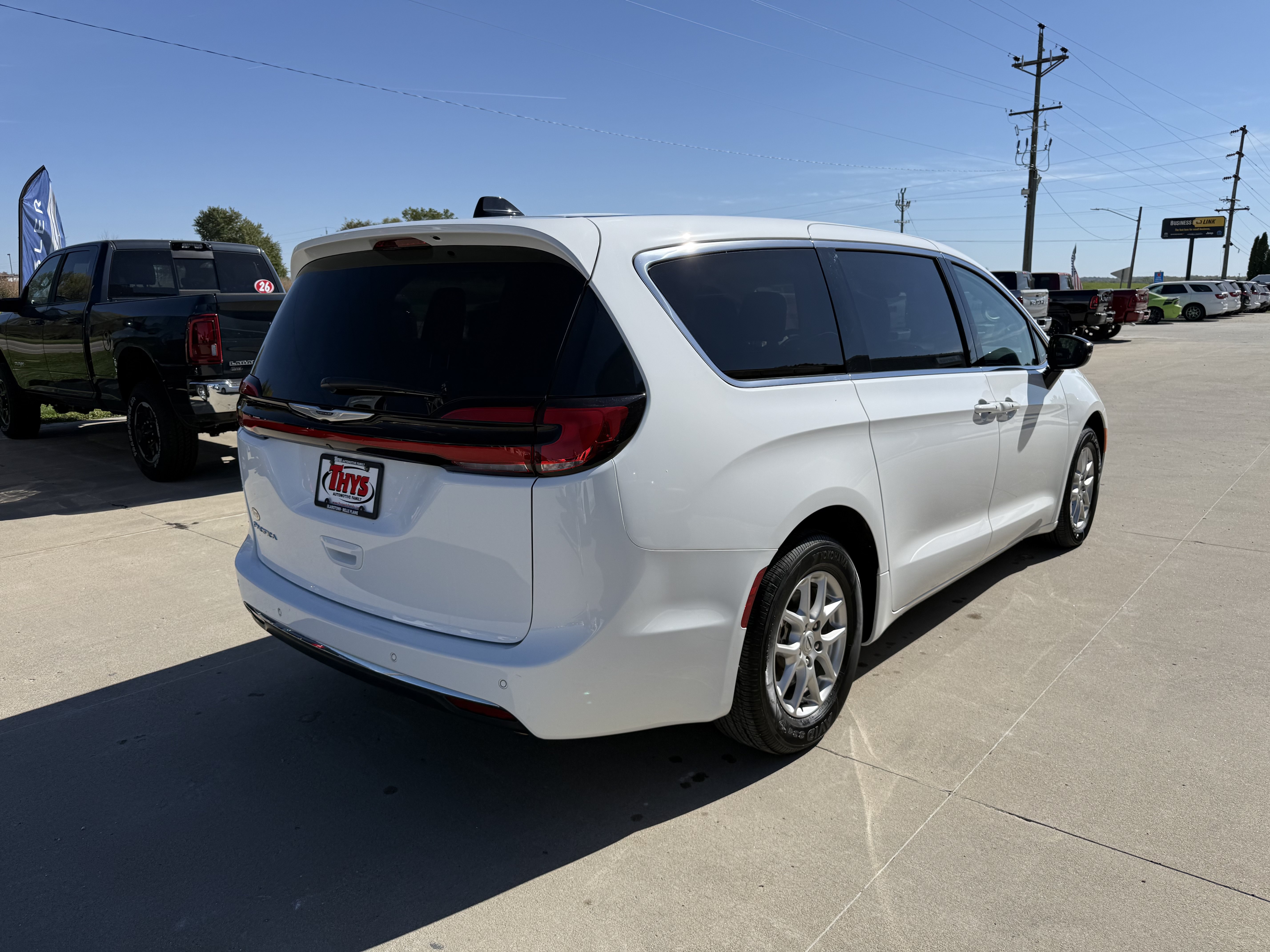 Used 2024 Chrysler Pacifica Touring-L FWD image 35