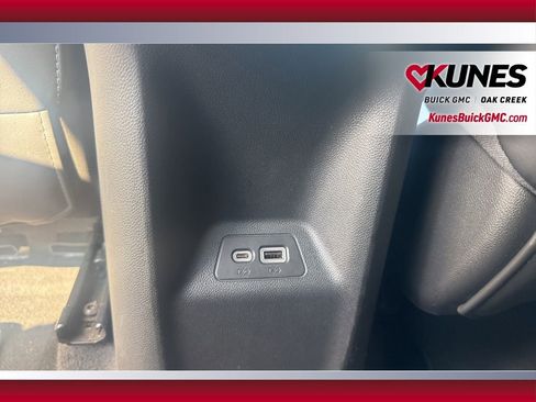 Used 2023 Buick Envision Essence image 19