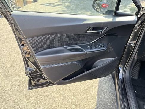 Used 2018 Toyota C-HR XLE FWD image 13