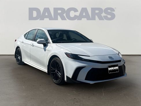 Used 2026 Toyota Camry SE w/ Convenience Package image 1