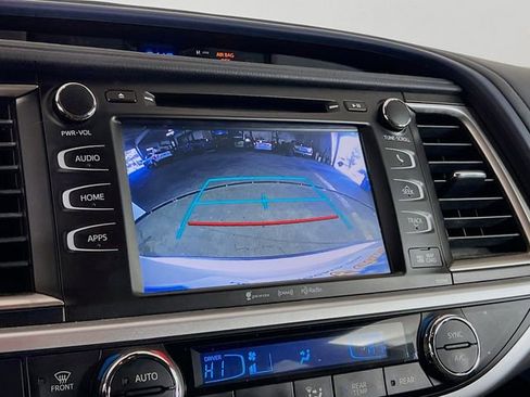 Used 2019 Toyota Highlander XLE image 15