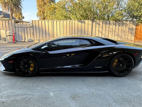 Used 2017 Lamborghini Aventador S image 12
