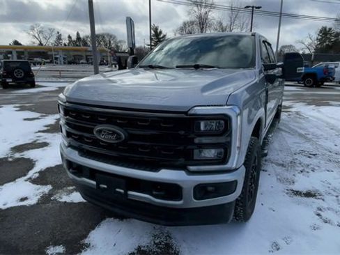 Used 2024 Ford F250 Lariat w/ Black Appearance Package image 5