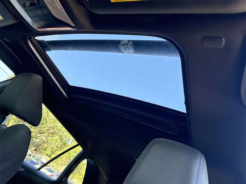 Used 2024 Toyota RAV4 SE image 28