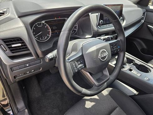 Used 2025 Nissan Rogue SV FWD image 10