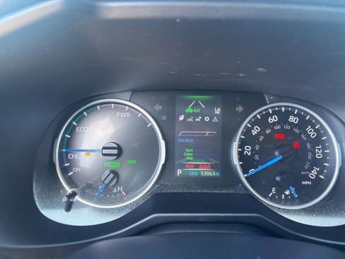 Used 2021 Toyota RAV4 XLE Premium image 19