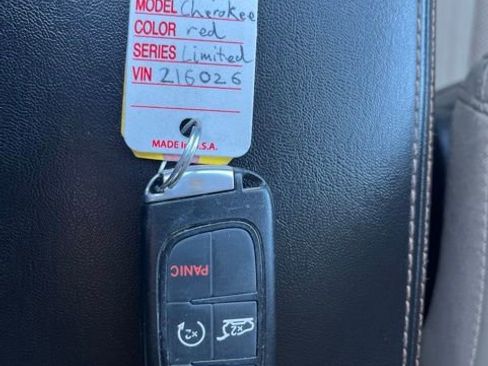 Used 2016 Jeep Cherokee Limited w/ Luxury Group AWD/4WD image 53