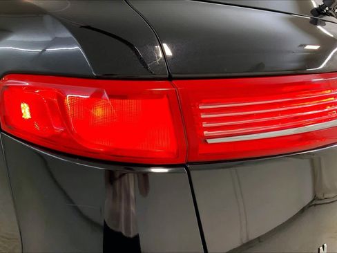 Used 2019 Lincoln MKT AWD image 28