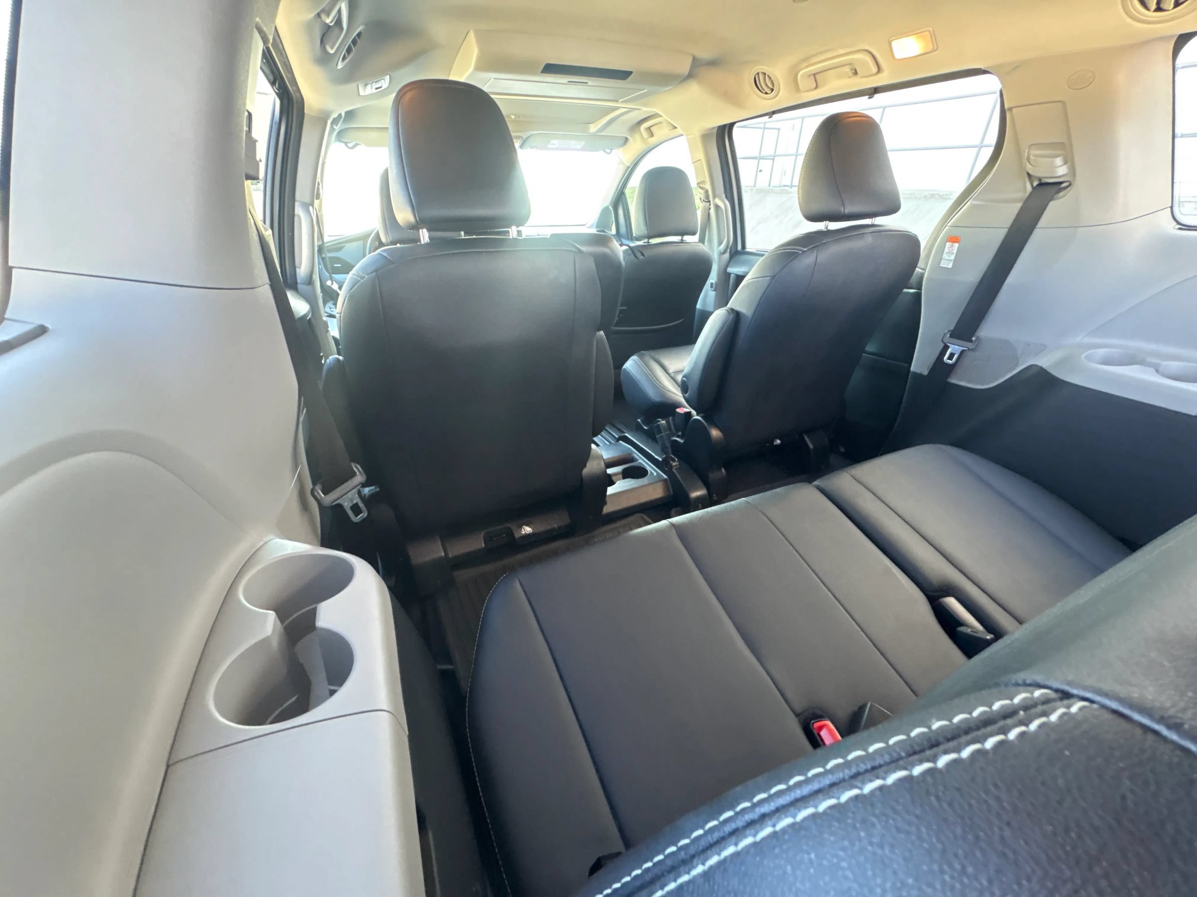 Used 2017 Toyota Sienna SE Premium FWD image 23