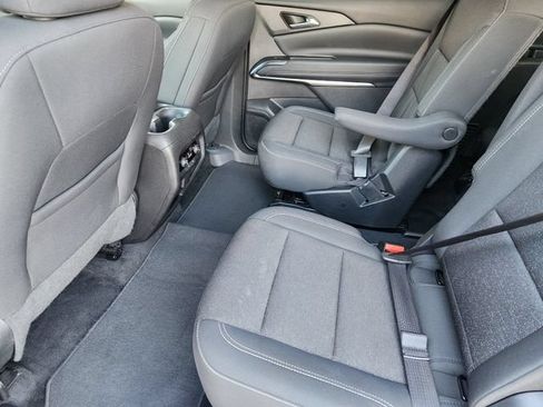 Used 2024 Chevrolet Traverse LT FWD image 30