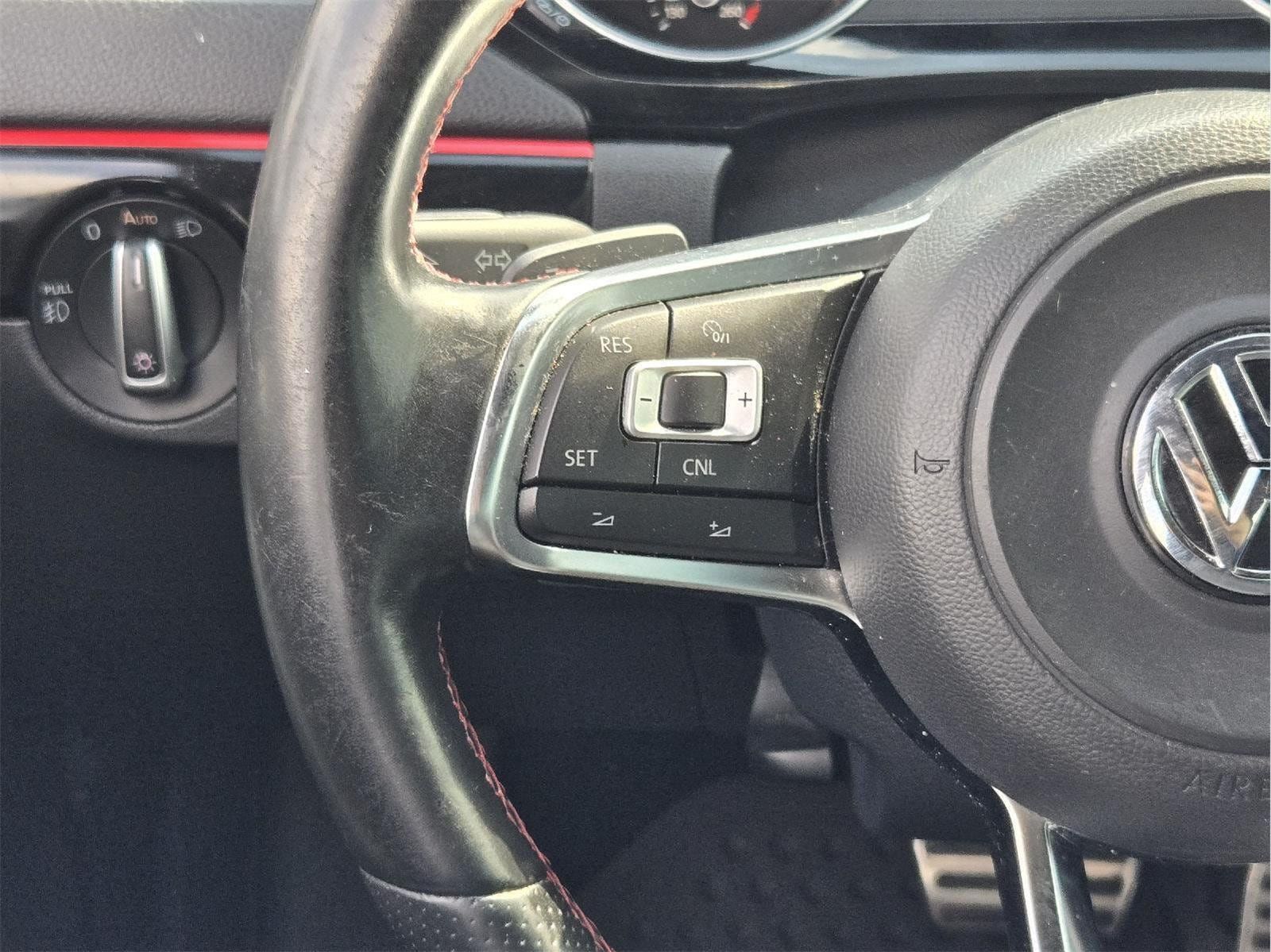 Used 2015 Volkswagen Jetta GLI SE FWD image 28