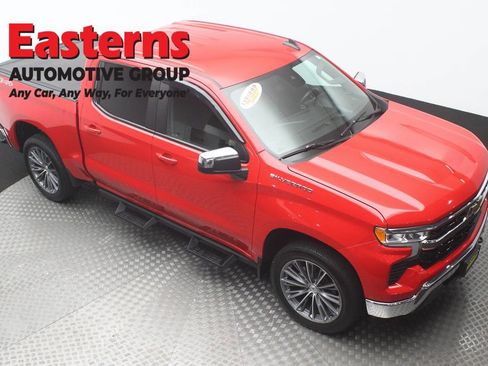 Used 2022 Chevrolet Silverado 1500 LT AWD/4WD image 3