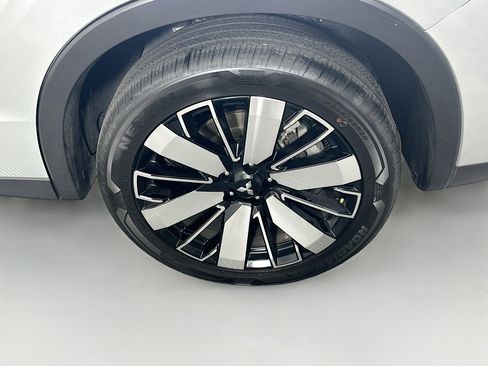 Used 2025 Mitsubishi Outlander SE image 11