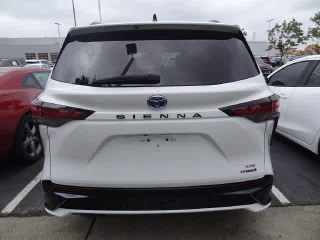 Used 2023 Toyota Sienna XSE w/ XSE Plus Package FWD image 4