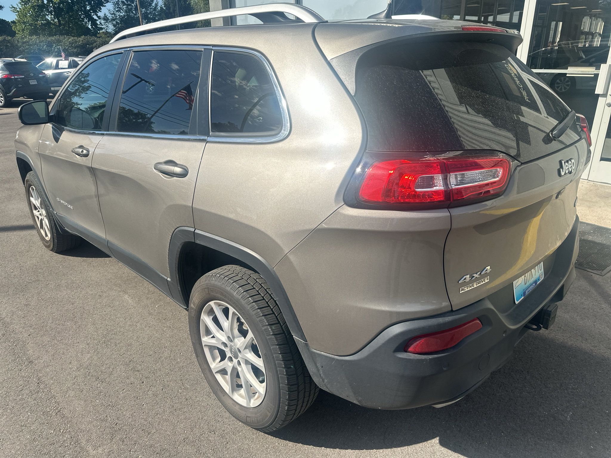Used 2016 Jeep Cherokee Latitude w/ Safety/Convenience Group AWD/4WD image 5
