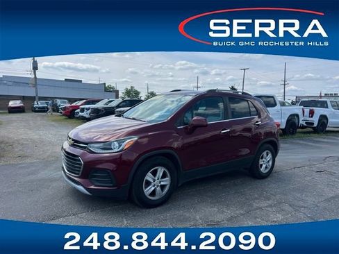 Used 2017 Chevrolet Trax LT w/ Sun & Sound Package FWD image 1