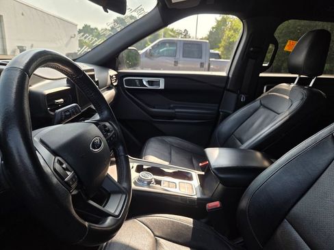 Used 2020 Ford Explorer XLT image 5