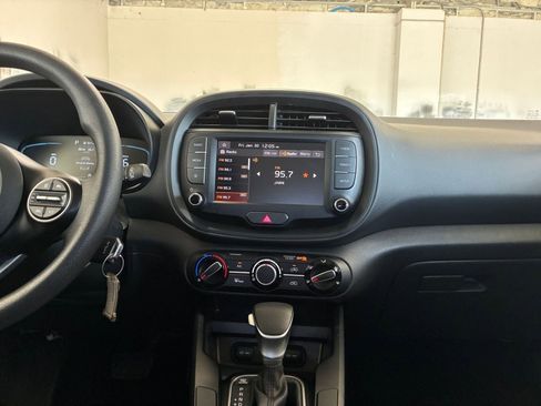 Used 2025 Kia Soul LX w/ LX Technology Package image 17