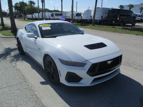 Certified 2025 Ford Mustang GT RWD image 1