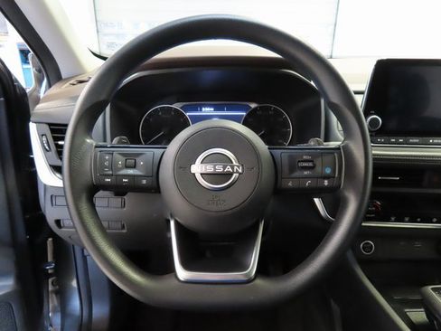 Used 2023 Nissan Rogue SV image 8