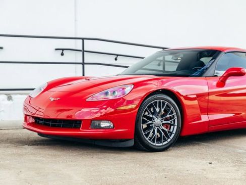 Used 2005 Chevrolet Corvette Coupe w/ Preferred Equipment Group RWD image 35