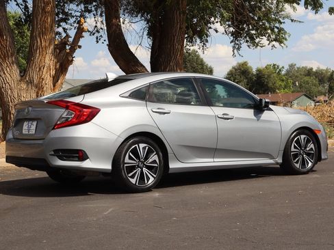 Used 2017 Honda Civic EX-T image 5