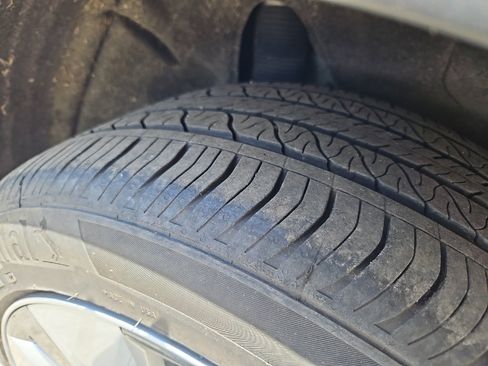 Used 2023 Tesla Model Y Long Range AWD/4WD image 32