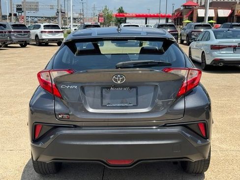 Used 2018 Toyota C-HR XLE FWD image 5