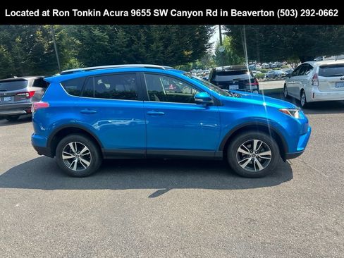 Used 2017 Toyota RAV4 XLE AWD/4WD image 3
