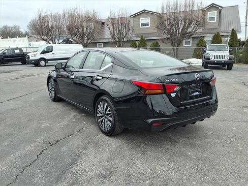 Used 2024 Nissan Altima 2.5 SV image 3