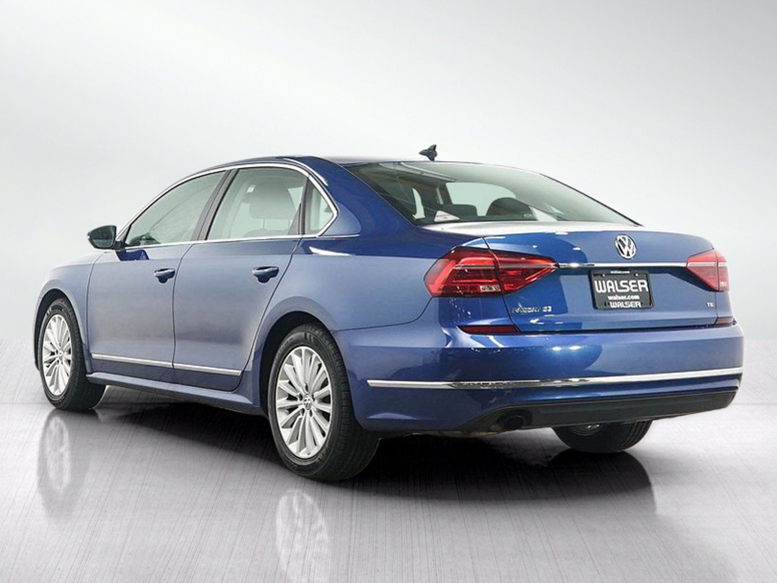 Used 2016 Volkswagen Passat 1.8T SE w/ Lighting Package (P06) FWD image 3
