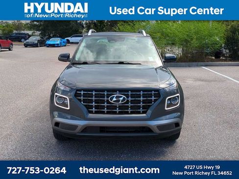 Used 2024 Hyundai Venue Limited FWD image 8