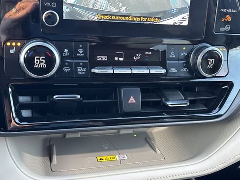Used 2023 Toyota Highlander XLE image 39