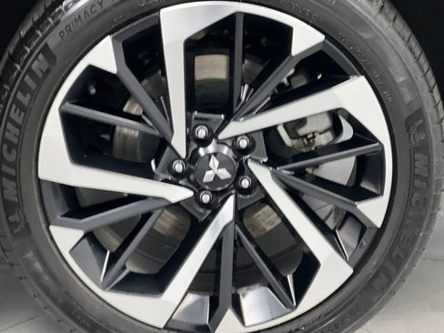 Used 2023 Mitsubishi Outlander SE image 73