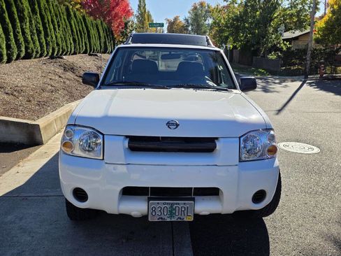 Used 2004 Nissan Frontier S/C image 2
