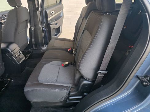 Used 2018 Ford Explorer XLT image 25