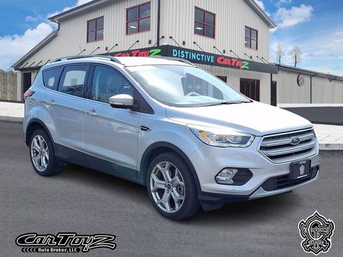 Used 2019 Ford Escape Titanium image 1