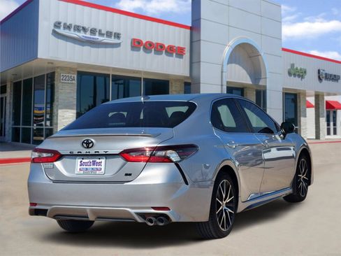 Used 2023 Toyota Camry SE w/ Convenience Package FWD image 5