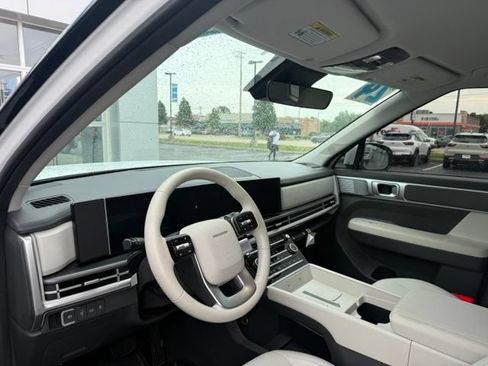 Used 2024 Hyundai Santa Fe SE AWD/4WD image 9
