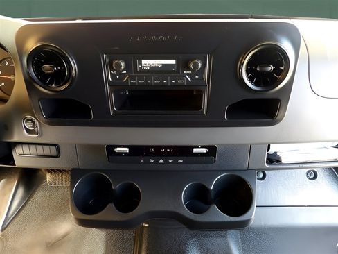 Used 2019 Mercedes-Benz Sprinter 144 image 18